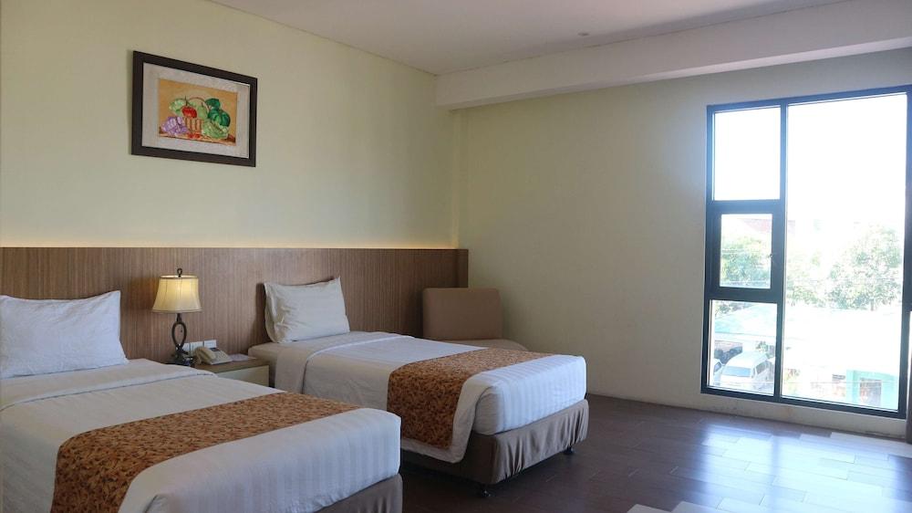 Hotel Golden Tulip Essential Belitung Tanjung Pandan Exterior foto