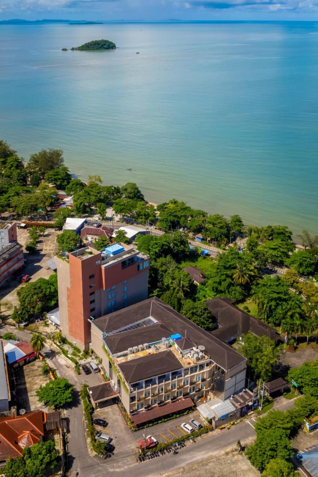 Hotel Golden Tulip Essential Belitung Tanjung Pandan Exterior foto